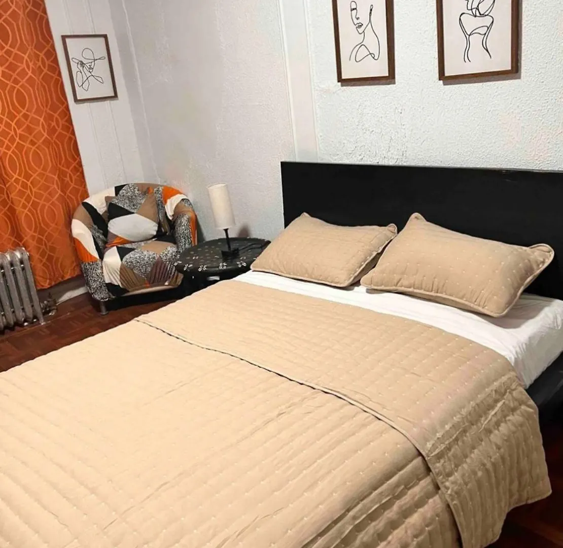 Large And Spacious Room Facing A Beautiful Park Minutes Away From Manhattan New York Pansiyon